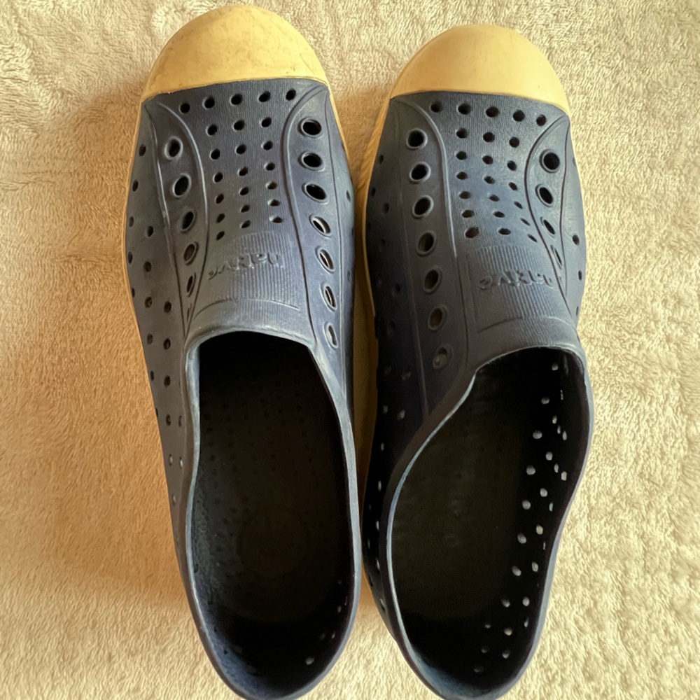 Native Shoes size 2. Navy blue